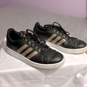 Adidas black/gold cloud foam comfort sneakers. Worn 2-3x.